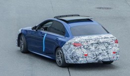 最新款奔驰c爆料,豪华升级，科技赋能，驾驭未来